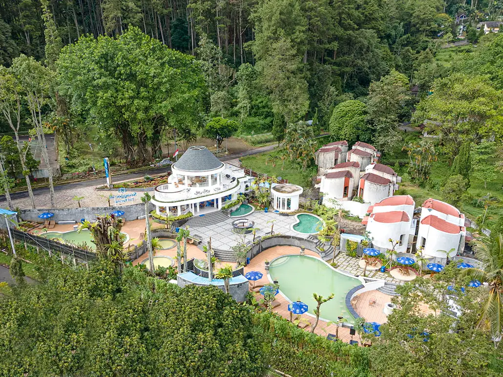 Pemandian air panas di Batu